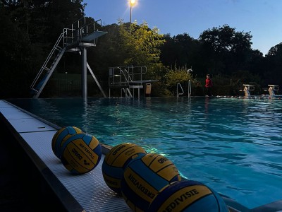 Einde buitenseizoen waterpolo in de Sijsjesberg in het Gooi
